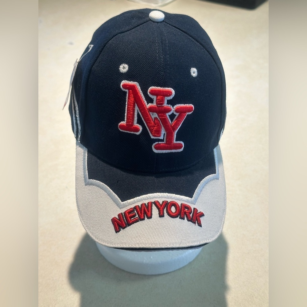 New York Beautifully Embroidered Cap 80% Acrylic 20% Wool. NEW with Tags - Picture 2 of 9